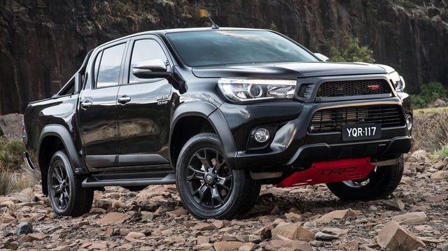Toyota Hilux sẽ hầm hố hơn để cạnh tranh Ford Ranger Raptor