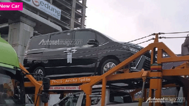 Mẫu MPV mới sắp ra mắt Đông Nam Á của Toyota bị bắt gặp trên đường phố
