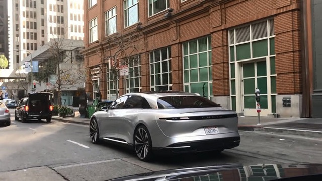 Siêu xe Lucid Air xuất hiện trên phố với vẻ sexy khó cưỡng