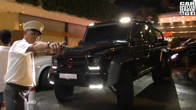 "Khủng long" Brabus B63S 700 6x6 bị nhân viên đỗ xe "hắt hủi" vì quá dài và quá to