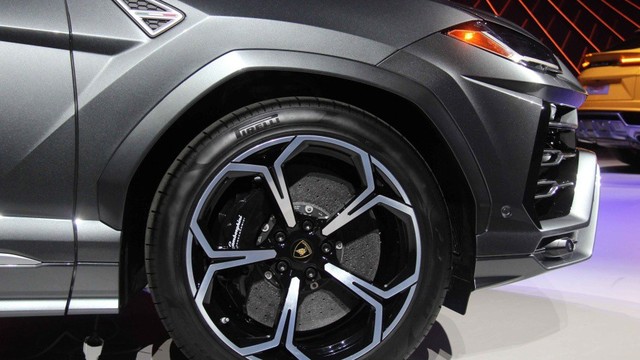 Ảnh thực tế siêu SUV Lamborghini Urus vừa ra mắt - Ảnh 9.