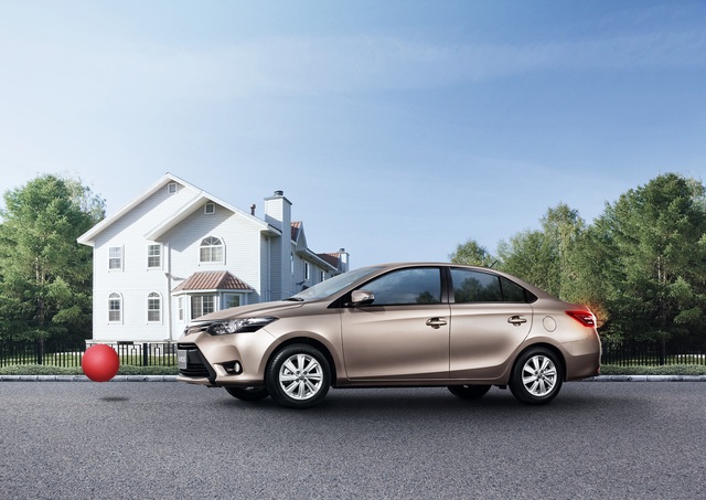 Toyota Việt Nam lại khuyến mại tháng 7,8 cho Vios, Innova và Corolla Altis - Ảnh 1.