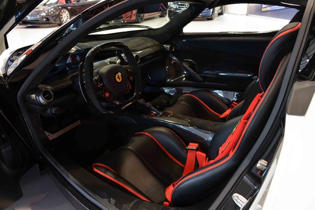 Đây là 2 chiếc Ferrari LaFerrari có giá điên rồ nhất thế giới, tổng giá trị gần 500 tỷ Đồng - Ảnh 10.