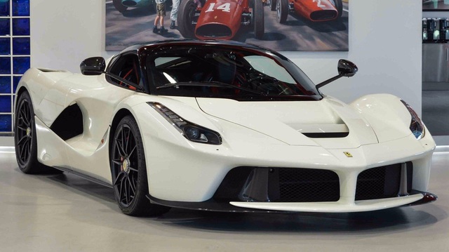 Đây là 2 chiếc Ferrari LaFerrari có giá "điên rồ" nhất thế giới, tổng giá trị gần 500 tỷ Đồng