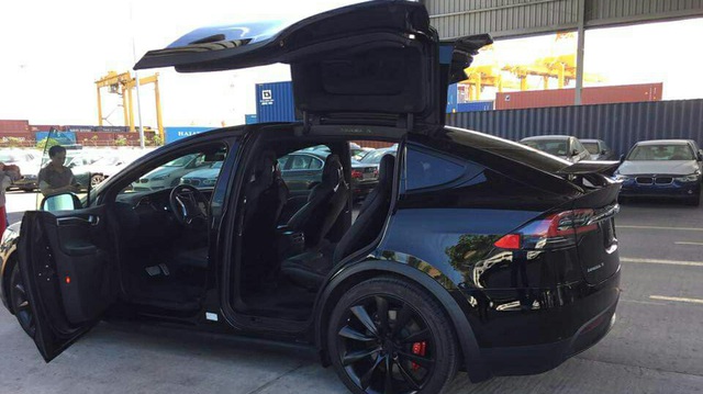 SUV điện Tesla Model X P100D thứ 2 cập bến tại Việt Nam, giá từ 8 tỷ Đồng