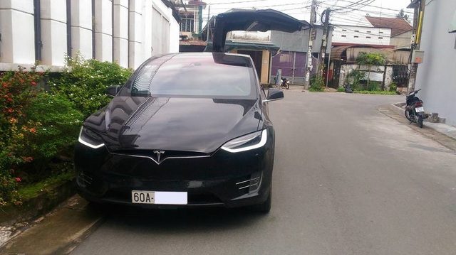 Tesla Model X P100D thứ 2 Việt Nam ra biển số Đồng Nai