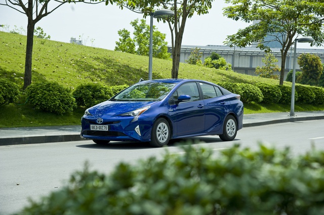 Toyota rục rịch đưa xe xanh siêu tiết kiệm xăng Prius về Việt Nam, chờ ưu đãi thuế - Ảnh 4.
