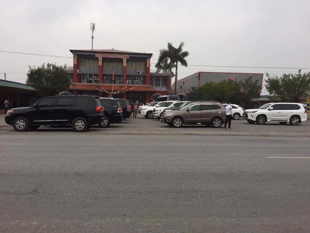 Đã mắt với dàn Toyota Land Cruiser rước dâu tại đất mỏ Quảng Ninh - Ảnh 3.