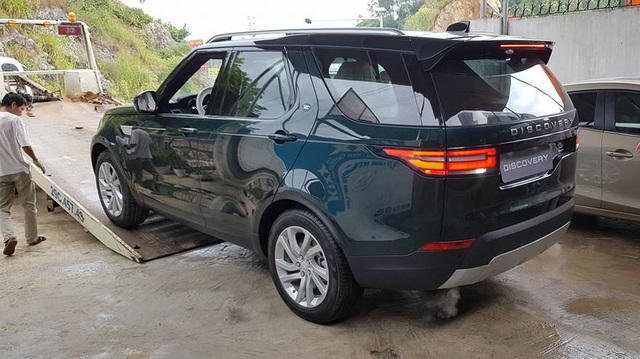 Land Rover Discovery thế hệ thứ 5 đầu tiên đã có chủ ở Việt Nam