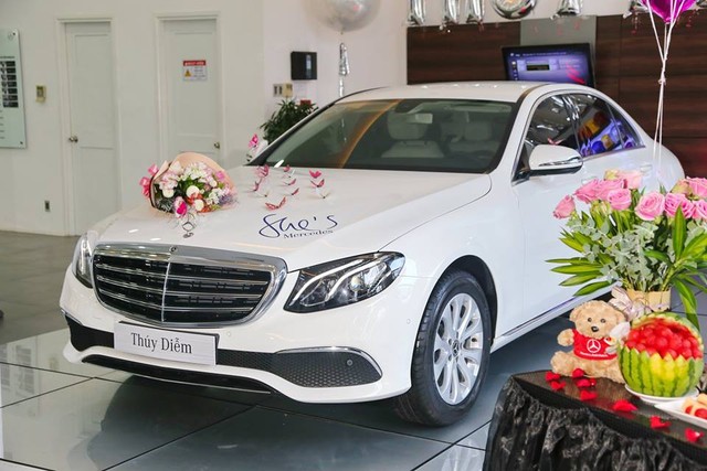 Nữ diễn viên Thúy Diễm tậu xe sang Mercedes-Benz E200 trị giá 2,1 tỷ Đồng - Ảnh 11.