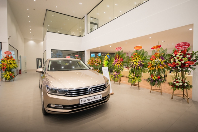 Volkswagen khai trương đại lý đạt chuẩn 4S đầu tiên tại Hà Nội - Ảnh 3. Volkswagen khai trương đại lý đạt chuẩn 4S đầu tiên tại Hà Nội - Ảnh 3.