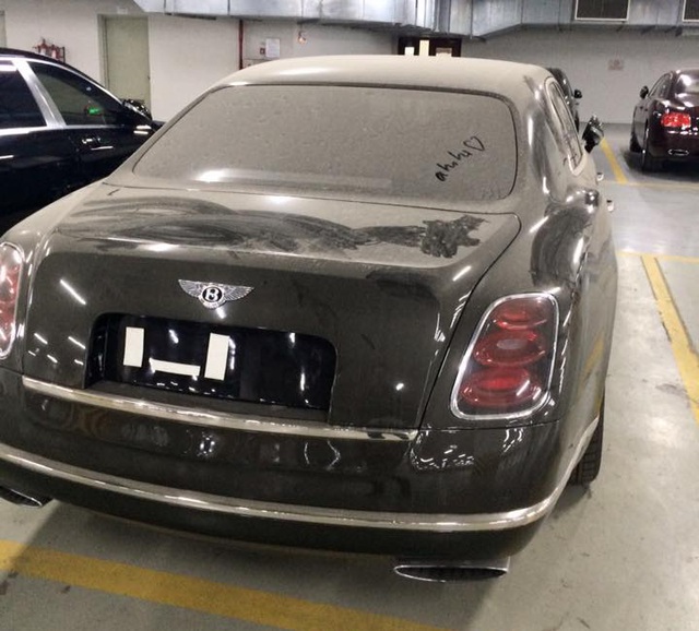 Bentley Mulsanne không biển số bị bỏ rơi trong hầm để xe tại Hà Nội - Ảnh 1.