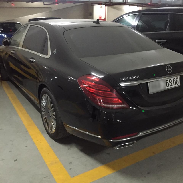 Hà Nội: Mercedes-Maybach S600 trị giá 14,2 tỷ Đồng làm bạn với bụi trong hầm đỗ xe - Ảnh 1.