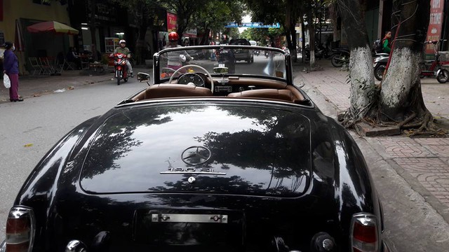Hàng hiếm Mercedes-Benz 190SL của đại gia Ninh Bình tái xuất trên phố - Ảnh 6.