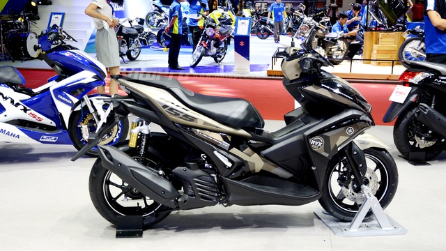 Yamaha trình làng NVX 155 bản giới hạn, khác biệt từ màu sơn và giảm xóc sau