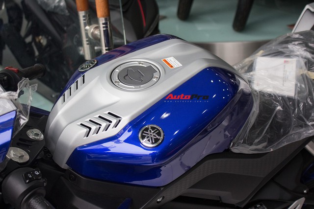 Yamaha R15 bất ngờ xuất hiện tại đại lý chính hãng, giá hơn 90 triệu đồng - Ảnh 4.