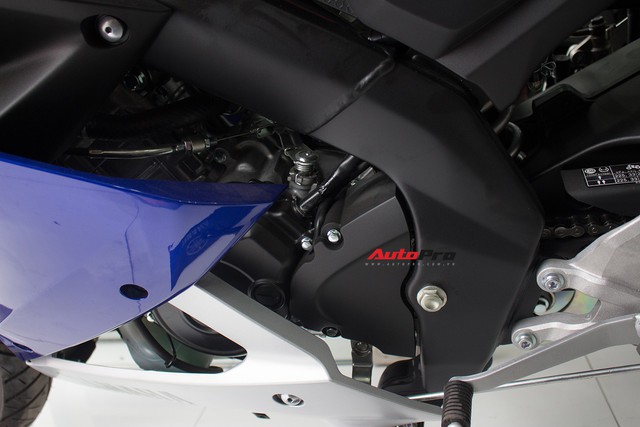 Yamaha R15 bất ngờ xuất hiện tại đại lý chính hãng, giá hơn 90 triệu đồng - Ảnh 7. Yamaha R15 bất ngờ xuất hiện tại đại lý chính hãng, giá hơn 90 triệu đồng - Ảnh 7.