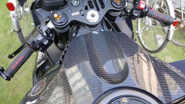 Lạ mắt với chiếc Yamaha YZF-R1 độ thân vỏ bằng sợi carbon tại Sài thành  - Ảnh 17.