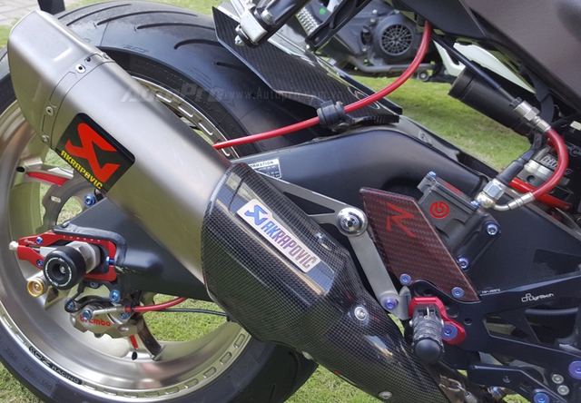 Lạ mắt với chiếc Yamaha YZF-R1 độ thân vỏ bằng sợi carbon tại Sài thành  - Ảnh 12.