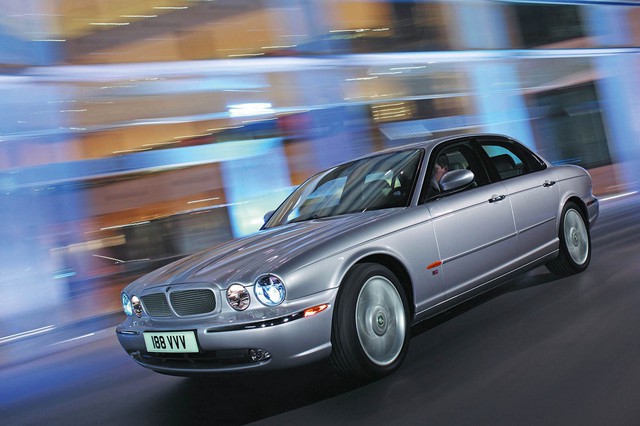 Điện hoá, Jaguar XJ muốn cướp thêm thị phần từ Mercedes-Benz S-Class - Ảnh 1.