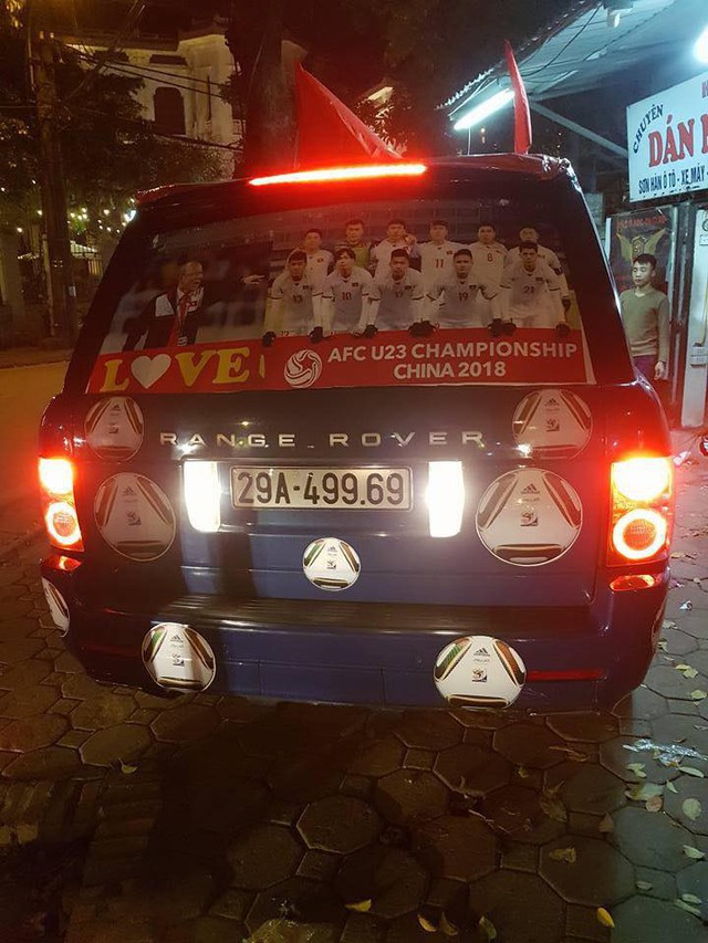 Ô tô khắp Việt Nam dán decal cầu mong U23 vô địch châu Á - Ảnh 6.