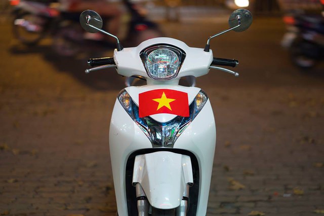 Bóc decal ủng hộ U23 Việt Nam sẽ hại xe như thế nào? - Ảnh 3.