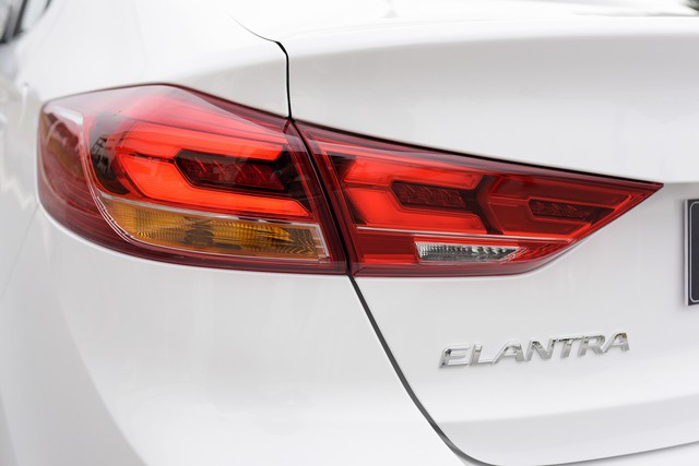 Đấu Mazda3, Hyundai Elantra Sport giá 729 triệu đồng tại Việt Nam - Ảnh 10.