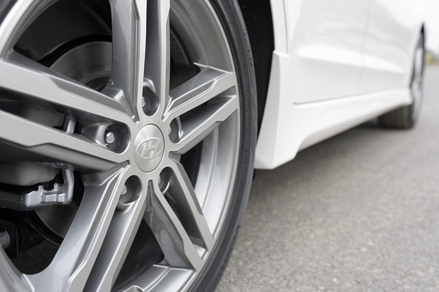 Đấu Mazda3, Hyundai Elantra Sport giá 729 triệu đồng tại Việt Nam - Ảnh 12. Đấu Mazda3, Hyundai Elantra Sport giá 729 triệu đồng tại Việt Nam - Ảnh 12.