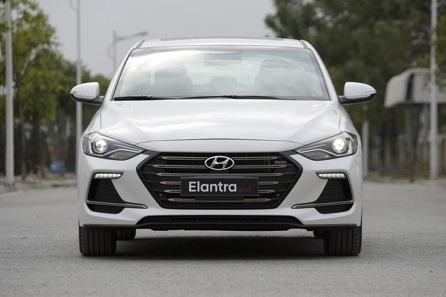 Đấu Mazda3, Hyundai Elantra Sport giá 729 triệu đồng tại Việt Nam - Ảnh 6.