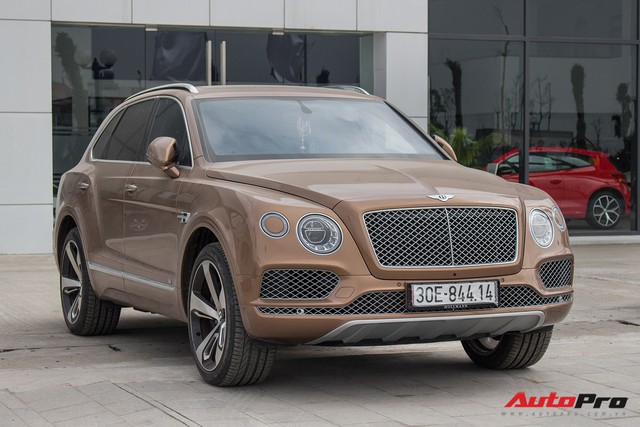 Về nước từ tháng 6/2016, Bentley Bentayga đầu tiên Việt Nam giờ mới ra biển trắng - Ảnh 1. Về nước từ tháng 6/2016, Bentley Bentayga đầu tiên Việt Nam giờ mới ra biển trắng - Ảnh 1.