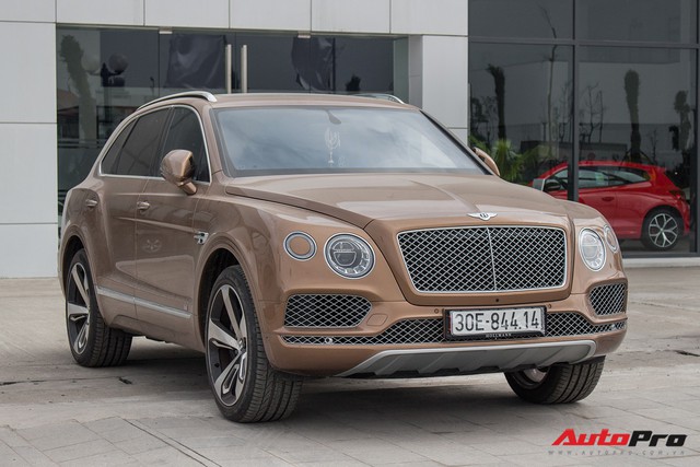 Về nước từ tháng 6/2016, Bentley Bentayga đầu tiên Việt Nam giờ mới ra biển trắng - Ảnh 1.