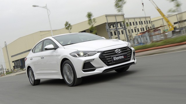 Thêm 70 triệu đồng, người dùng nhận được thêm gì từ Hyundai Elantra Sport?