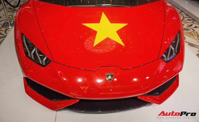 Lamborghini Huracan chính hãng dán tem cờ đỏ sao vàng cổ vũ U23 Việt Nam - Ảnh 5.