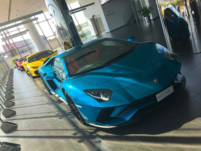 Mục sở thị showroom Lamborghini lớn nhất thế giới - Ảnh 3.