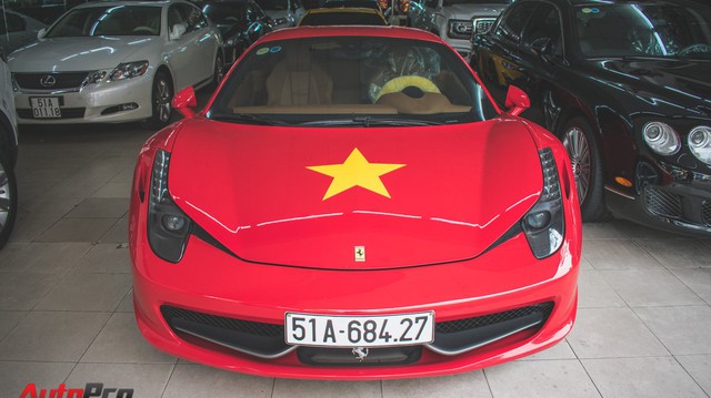Ferrari 458 Italia dán decal ủng hộ U23 Việt Nam trong trận chung kết