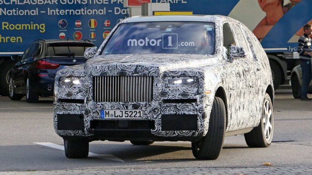 SVU siêu sang đầu tiên của Rolls-Royce sẽ bí mật chào hàng giới siêu giàu  - Ảnh 3.