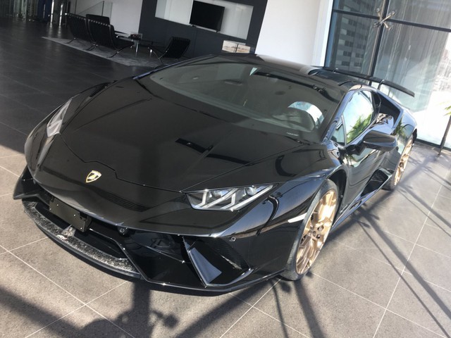Mục sở thị showroom Lamborghini lớn nhất thế giới - Ảnh 7.
