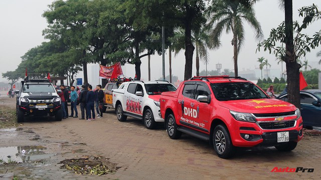 Hàng chục chiếc Chevrolet diễu hành quanh Hà Nội ủng hộ U23 Việt Nam - Ảnh 2.