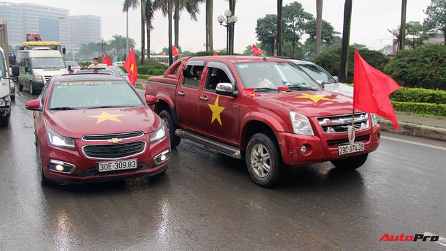 Hàng chục chiếc Chevrolet diễu hành quanh Hà Nội ủng hộ U23 Việt Nam - Ảnh 4.