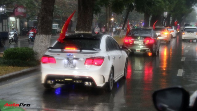 Hàng chục chiếc Chevrolet diễu hành quanh Hà Nội ủng hộ U23 Việt Nam - Ảnh 7.