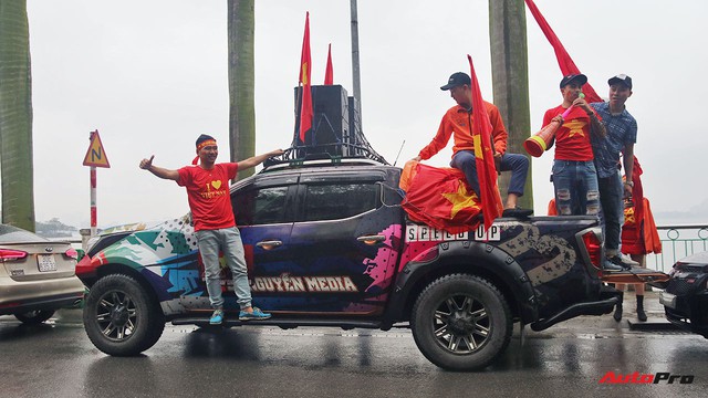 Hàng chục chiếc Chevrolet diễu hành quanh Hà Nội ủng hộ U23 Việt Nam - Ảnh 12.