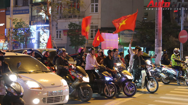 Dù U23 Việt Nam vô địch hay không, hãy xuống đường cổ vũ có văn hoá