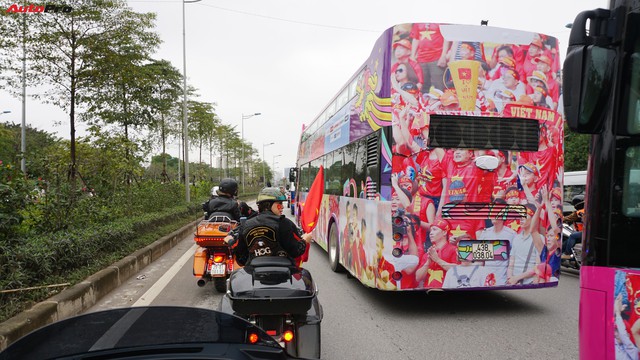 [Video] Cùng sống lại không khí đón đoàn U23 Việt Nam trở về trong vinh quang - Ảnh 12.