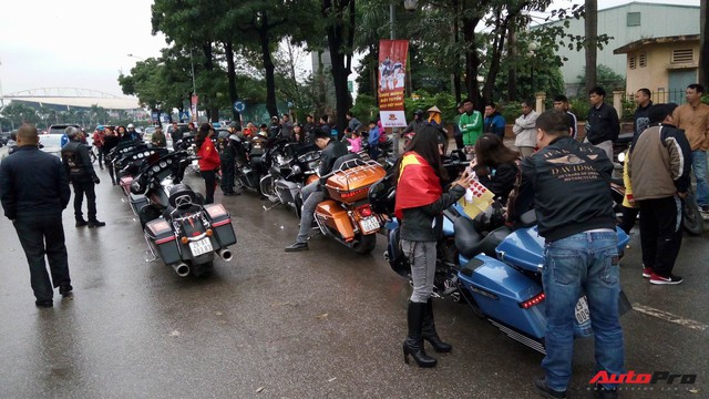 Hơn 60 xe Harley-Davidson tiền tỷ dẫn đoàn U23 Việt Nam tại Hà Nội - Ảnh 11.