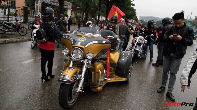Hơn 60 xe Harley-Davidson tiền tỷ dẫn đoàn U23 Việt Nam tại Hà Nội - Ảnh 8.