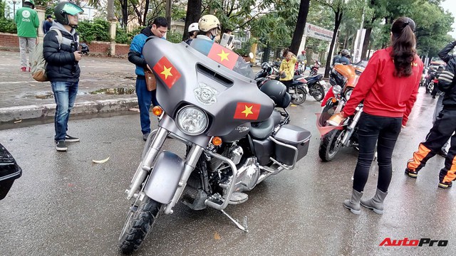 Hơn 60 xe Harley-Davidson tiền tỷ dẫn đoàn U23 Việt Nam tại Hà Nội - Ảnh 6.