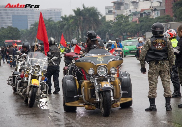 Dàn xe Harley-Davidson đón đội tuyển bóng đá nam U23 Việt Nam về nước - Ảnh 3.