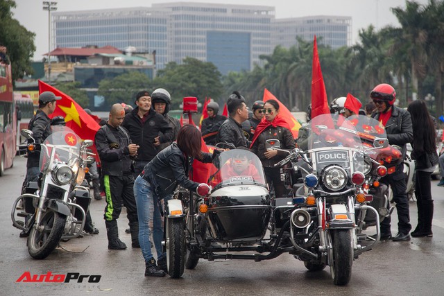 Dàn xe Harley-Davidson đón đội tuyển bóng đá nam U23 Việt Nam về nước - Ảnh 1.