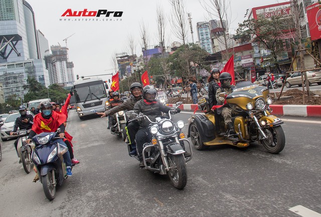 Dàn xe Harley-Davidson đón đội tuyển bóng đá nam U23 Việt Nam về nước - Ảnh 8.