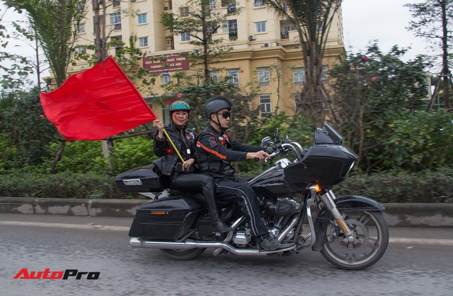 Dàn xe Harley-Davidson đón đội tuyển bóng đá nam U23 Việt Nam về nước - Ảnh 9.